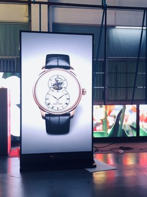 Kích thước tủ Lưới đứng LED poster màn hình video P1.875 ngoài trời LED poster cho quảng cáo ngoài trời