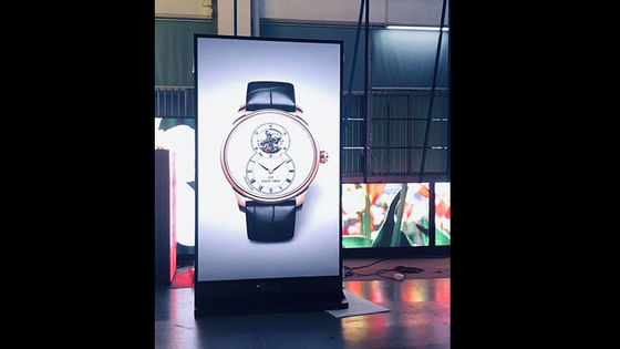 HD P1.875 Màn hình poster ngoài trời LED Khả năng thu hút mắt cho quảng cáo thương mại